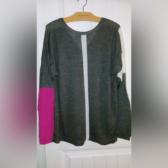 Light knit v neck sweater 22/24 - Picture 3 of 6